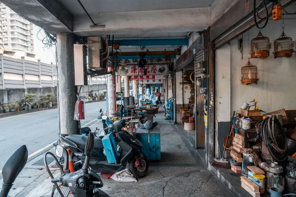 Tiệm sửa xe của Võ Như Thiện