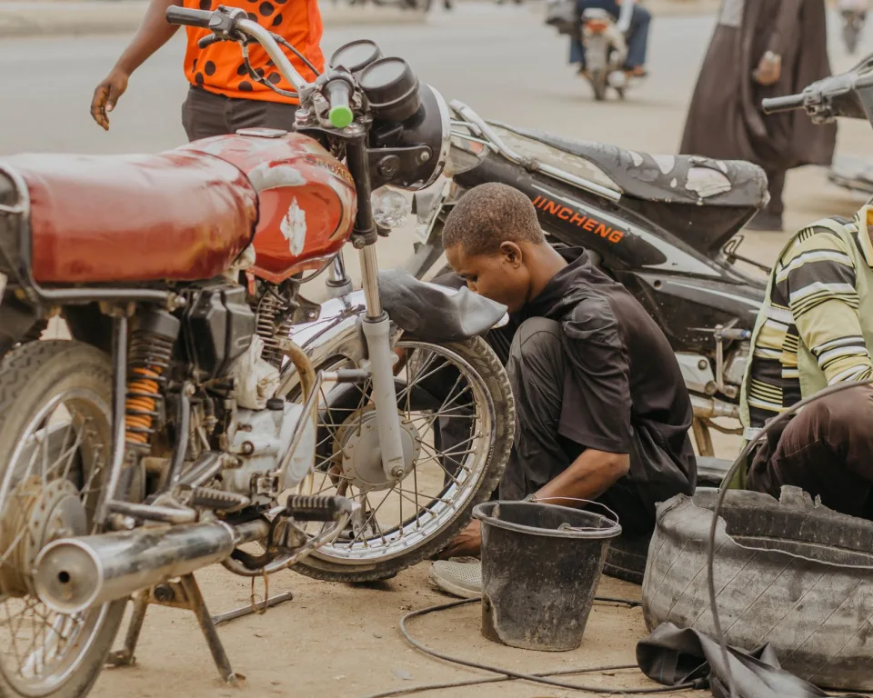 Bốn bước, không tắt bước nào