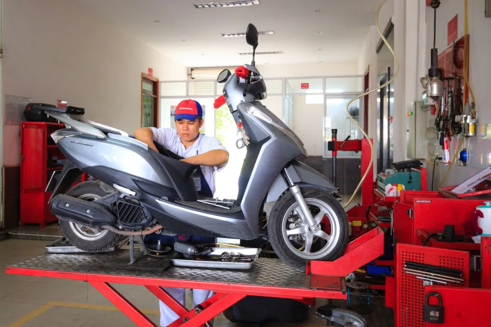 Khu vực thay nhớt, bảo dưỡng